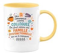 quotedazur - Mug On a commencé comme collègues, on finit comme une famille dysfonctionnelle qui va te manquer - Tasse Cadeau Collègue Femme - Jaune/Céramique