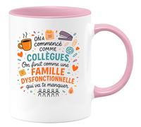 quotedazur - Mug On a commencé comme collègues, on finit comme une famille dysfonctionnelle qui va te manquer - Tasse Cadeau Collègue Femme - Rose/Céramique
