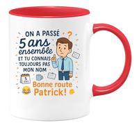 quotedazur - Mug On a passé 5 ans ensemble et tu connais toujours pas mon nom. Bonne route Patrick ! - Tasse Cadeau Départ collègue - Rouge/Céramique