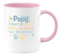 quotedazur - Mug Papy, réserve-moi déjà ta place sur tes genoux - Tasse Cadeau Annonce Grossesse Naissance Papy Homme - Rose/Céramique