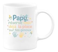 quotedazur - Mug Papy, réserve-moi déjà ta place sur tes genoux - Tasse Cadeau Annonce Grossesse Naissance Papy Homme - Blanc/Céramique
