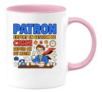 quotedazur - Mug Patron : expert en gestion de crise depuis 9h du matin - Tasse Cadeau Patron Homme - Rose/Céramique