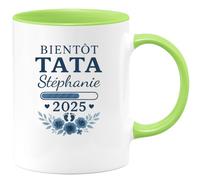 quotedazur - Mug Personnalisé Bientôt Tata Stéphanie En 2025, Un Cadeau À Pour Noël Tasse Future - Vert/Céramique