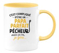 quotedazur - Mug Personnalisé C'Est Compliqué D'Être Un Papa Parfait Et Pêcheur, Mais Je Gère Avec Fierté. Cadeau Tasse Pour Noël Futur Anniversaire - Jaune/Céramique