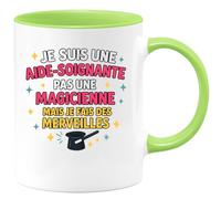 quotedazur - Mug Personnalisé Humour Aide- Soignante, Pas Magicienne, Mais Je Fais Des Merveilles Au Quotidien Cadeau Femme Idéal Pour Tasse Originale Et Pratique - Vert/Céramique