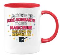 quotedazur - Mug Personnalisé Humour Aide- Soignante, Pas Magicienne, Mais Je Fais Des Merveilles Au Quotidien Cadeau Femme Idéal Pour Tasse Originale Et Pratique - Rouge/Céramique