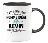 quotedazur - Mug Personnalisé Humour C'Est Compliqué D'Être Un Homme Idéal Et Kevin À La Fois, Mais Ça Va, Je Gère Idée Cadeau Originale Tasse Humoristique Pour Noël - Noir/Céramique