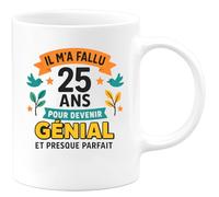 quotedazur - Mug Personnalisé Humour Il M'A Fallu 25 Ans 2000 Pour Devenir Génial Et Presque Parfait Cadeau Original Tasse Homme Anniversaire - Blanc/Céramique