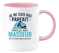 quotedazur - Mug Personnalisé Humour Je Ne Suis Pas Parfait, Mais Masseur, Presque Pareil Cadeau Original Tasse Massage Pour Homme Passionné Du Bien-Être - Rose/Céramique