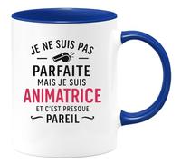 quotedazur - Mug Personnalisé Humour Je Ne Suis Pas Parfaite, Mais Animatrice, C'Est Presque Pareil Idée Cadeau Femme Pour Noël Tasse Originale Et - Bleu/Céramique