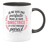 quotedazur - Mug Personnalisé Humour Je Ne Suis Pas Parfaite Mais Directrice, C'Est Presque Pareil Cadeau Femme Original Tasse Pour Noël - Noir/Céramique