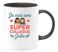 quotedazur - Mug Personnalisé Humour Je Suis Une Super Collègue Julie Fière Et Enthousiaste Cadeau Original Tasse Pour Noël Femme Idée Sympa - Noir/Céramique