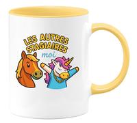quotedazur - Mug Personnalisé Humour Les Autres Stagiaires Vs Moi Tasse Humoristique Exclusive Cadeau Original Idéal Pour Stagiaire Homme - Jaune/Céramique