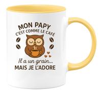 quotedazur - Mug Personnalisé Humour Mon Papy C'Est Comme Le Café Il A Un Grain... Mais Je L'Adore Cadeau Original Idéal Pour Noël Grand-Père Avec Tasse Unique Et Drôle Futur Papou - Jaune/Céramique
