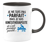 quotedazur - Mug Personnalisé Humour Pas Parfait Mais Kinésithérapeute, Un Cadeau Tasse Qui Fait Sourire Original Et Profession - Noir/Céramique
