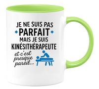 quotedazur - Mug Personnalisé Humour Pas Parfait Mais Kinésithérapeute, Un Cadeau Tasse Qui Fait Sourire Original Et Profession - Vert/Céramique