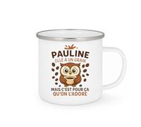 quotedazur - Mug Personnalisé Humour Pauline A Un Grain, Mais C’Est Pour Ça Qu’On L’Adore, Fun Et Tendre Idée Cadeau Noël Originale Une Tasse Unique Sympa - Blanc/Émaillé