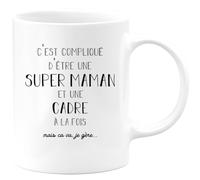 quotedazur - Mug Personnalisé Tasse Cadeau Noël Original C'Est Compliqué D'Être Une Super Maman Et Cadre A La Fois Mais Je Gère Future Anniversaire Fête Des Mères Annonce Naissance - Blanc/Céramique