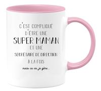 quotedazur - Mug Personnalisé Tasse Cadeau Noël Original C'Est Compliqué D'Être Une Super Maman Et Secretaire De Direction A La Fois Mais Je Gère Future Anniversaire Fête Des Mères - Rose/Céramique