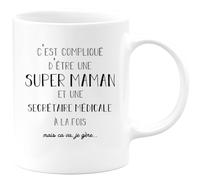 quotedazur - Mug Personnalisé Tasse Cadeau Noël Original C'Est Compliqué D'Être Une Super Maman Et Secretaire Medicale A La Fois Mais Je Gère Future Anniversaire Fête Des Mères - Blanc/Céramique