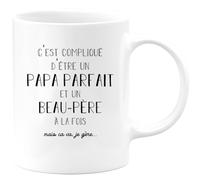 quotedazur - Mug Personnalisé Tasse Cadeau Original C'Est Compliqué D'Être Un Papa Parfait Et Beau- Père Mais Ça Va Je Gère - Blanc/Céramique