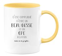 quotedazur - Mug Personnalisé Tasse Cadeau Original Humour Compliqué D'Être Un Beau Gosse Et Un Cpe À La Fois Mais Ça Va Je Gère - Jaune/Céramique