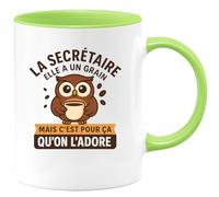 quotedazur - Mug Personnalisé Tasse Cadeau Original Humour La Secrétaire Elle A Un Grain Mais C'Est Pour Noël Ça Qu'On L'Adore - Vert/Céramique