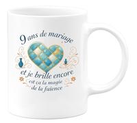 quotedazur - Mug Personnalisé Tasse Cadeau Original Humour Noël Anniversaire 9 Ans De Mariage Et Je Brille Encore C'Est Ça La Magie De La Faïence - Blanc/Céramique