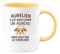 quotedazur - Mug Personnalisé Tasse Cadeau Original Humour Noël Aurélien Il Est Doux Comme Un Agneau Mais Faut Pas Le Chercher - Jaune/Céramique