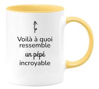 quotedazur - Mug Personnalisé Tasse Cadeau Original Humour Noël Voilà À Quoi Ressemble Un Pépé Incroyable - Jaune/Céramique
