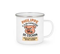 quotedazur - Mug Personnalisé Tasse Cadeau Original Humour Philippe Il A Un Caractère De Cochon Mais C'Est Pour Noël Ça Qu'On L'Adore - Blanc/Emaillé