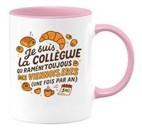 quotedazur - Mug Personnalisé Tasse Humour Je Suis La Collègue Qui Ramène Toujours Des Viennoiseries (Une Fois Par An) Cadeau Noël Original Départ - Rose/Céramique