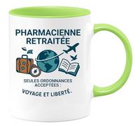 quotedazur - Mug Pharmacienne retraitée. Seules ordonnances acceptées : voyage et liberté. - Tasse Cadeau Départ Retraite Femme - Vert/Céramique