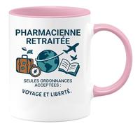 quotedazur - Mug Pharmacienne retraitée. Seules ordonnances acceptées : voyage et liberté. - Tasse Cadeau Départ Retraite Femme - Rose/Céramique
