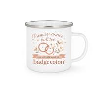 quotedazur - Mug Première année validée, on mérite notre badge coton - Tasse Cadeau Noces de coton Femme - Blanc/Emaillé