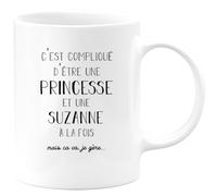 quotedazur - Mug Prénom Suzanne Compliqué D'Être Une Princesse Et Une Suzanne Mais Ca Va Je Gère - Cadeau Humour Prénom - Idée Cadeau Saint Valentin - Tasse Prénom Suzanne - Idéal Pour Noël