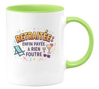 quotedazur - Mug Retraitée : enfin payée à rien foutre - Tasse Cadeau Humour Femme - Vert/Céramique