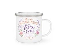 quotedazur - Mug Soixantenaire et fière de l'être (sauf quand je dois mettre mes lunettes pour lire ça) - Tasse Cadeau Anniversaire 60 ans - Blanc/Emaillé