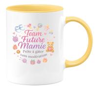 quotedazur - Mug Team Future Mamie - Prête à gâter sans modération - Tasse Cadeau Annonce Grossesse Naissance Mamie Femme - Jaune/Céramique