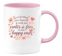 quotedazur - Mug Tu es la raison pour laquelle je crois aux contes de fées et aux happy ends - Tasse Cadeau Amour, Saint-Valentin, Couple Femme - Rose/Céramique