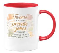 quotedazur - Mug Tu pars mais nos private jokes restent. Personne ne les comprendra jamais - Tasse Cadeau Départ collègue - Rouge/Céramique