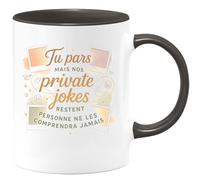 quotedazur - Mug Tu pars mais nos private jokes restent. Personne ne les comprendra jamais - Tasse Cadeau Départ collègue - Noir/Céramique