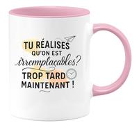 quotedazur - Mug Tu réalises qu'on est irremplaçables ? Trop tard maintenant ! - Tasse Cadeau Départ collègue - Rose/Céramique