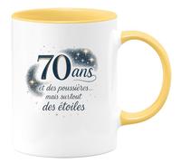 quotedazur - Mug70 ans et des poussières... mais surtout des étoiles - Tasse Cadeau 70 ans Femme - Jaune/Céramique