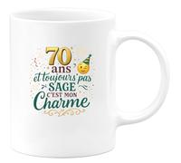 quotedazur - Mug70 ans et toujours pas sage, c'est mon charme - Tasse Cadeau 70 ans Femme - Blanc/Céramique