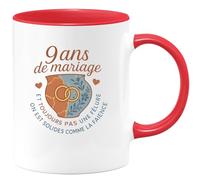 quotedazur - Mug9 ans de mariage et toujours pas une fêlure, on est solides comme de la faïence - Tasse Cadeau Noces de Faïence Femme - Rouge/Céramique
