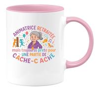 quotedazur - MugAnimatrice retraitée mais toujours prête pour une partie de cache-cache - Tasse Cadeau Animatrice Femme - Rose/Céramique