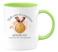 quotedazur - MugBelle-mère de compétition : médaille d'or en art de vivre à la française - Tasse Cadeau Belle-mère Femme - Vert/Céramique