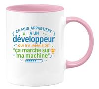 quotedazur - MugCe mug appartient à un développeur qui n'a jamais dit 'ça marche sur ma machine' - Tasse Cadeau Développeur informatique Homme - Rose/Céramique