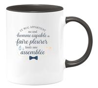 quotedazur - MugCe mug appartient au seul homme capable de faire pleurer toute une assemblée - Tasse Cadeau Témoin de mariage Homme - Noir/Céramique